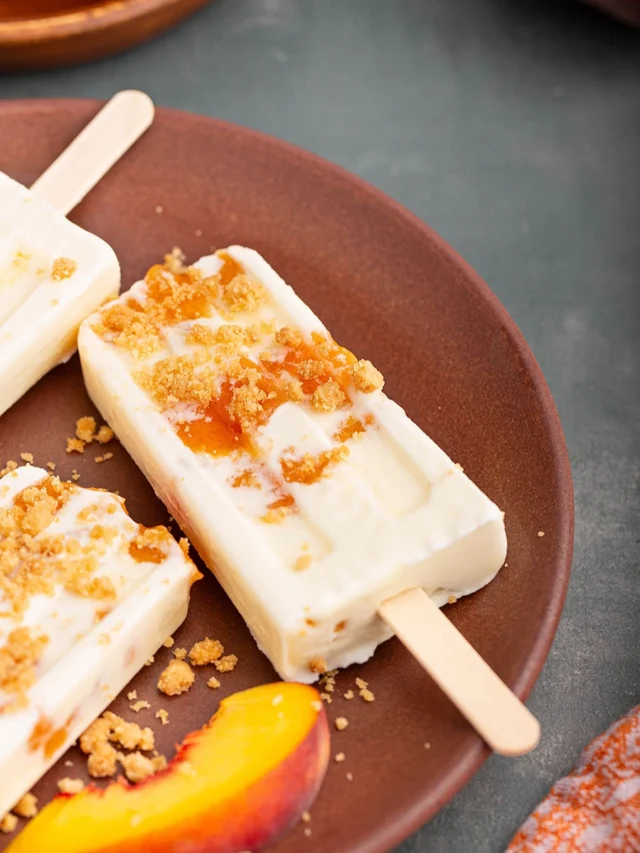 Peach and Cream Crumble Popsicles.🍑 Obsessed is an understatement! Tangy homemade peach jam, smooth cream, & a crunchy crumble topping. Every bite is sweet, tangy, creamy, & crisp all at once. Fun to make, even better to eat! 

Recipe link in profile ⬆️ #ontheblog #TheMissingLokness

https://www.themissinglokness.com/2025/08/14/peach-and-cream-crumble-popsicles/